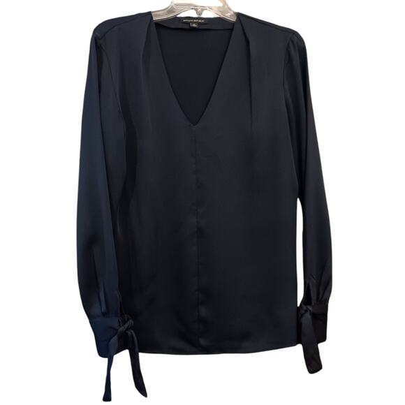 BANANA REPUBLIC Dressy Blouse M‎ Navy Blue Career Office Professional Tie Cuffs - Picture 1 of 8